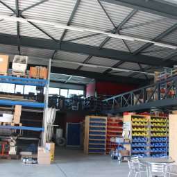 Vuisternens-devant-Romont: Halle industrielle